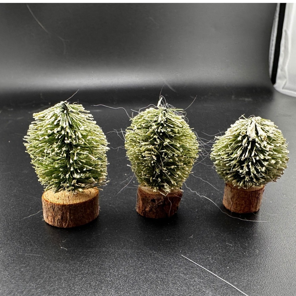 Dollhouse restoration snow covered‎ bushes trees lot of 3